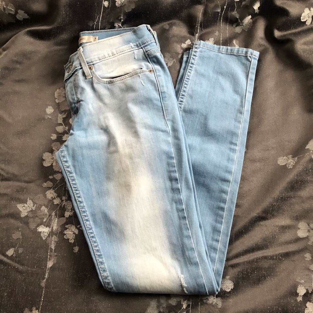 Levi’s light wash skinny jean